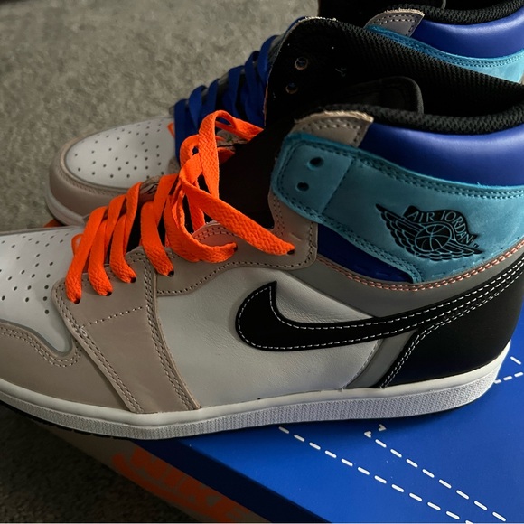 Air Jordan 1 Retro High OG - Picture 2 of 5